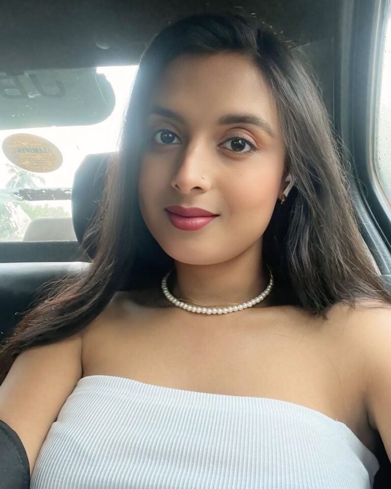 Sannati Mitra Wiki, Age, Career, Durga Puja Controversy, Height ...